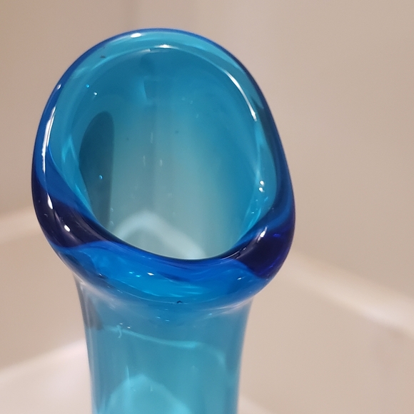 Vintage Fenton hobnail vase - Picture 3 of 4